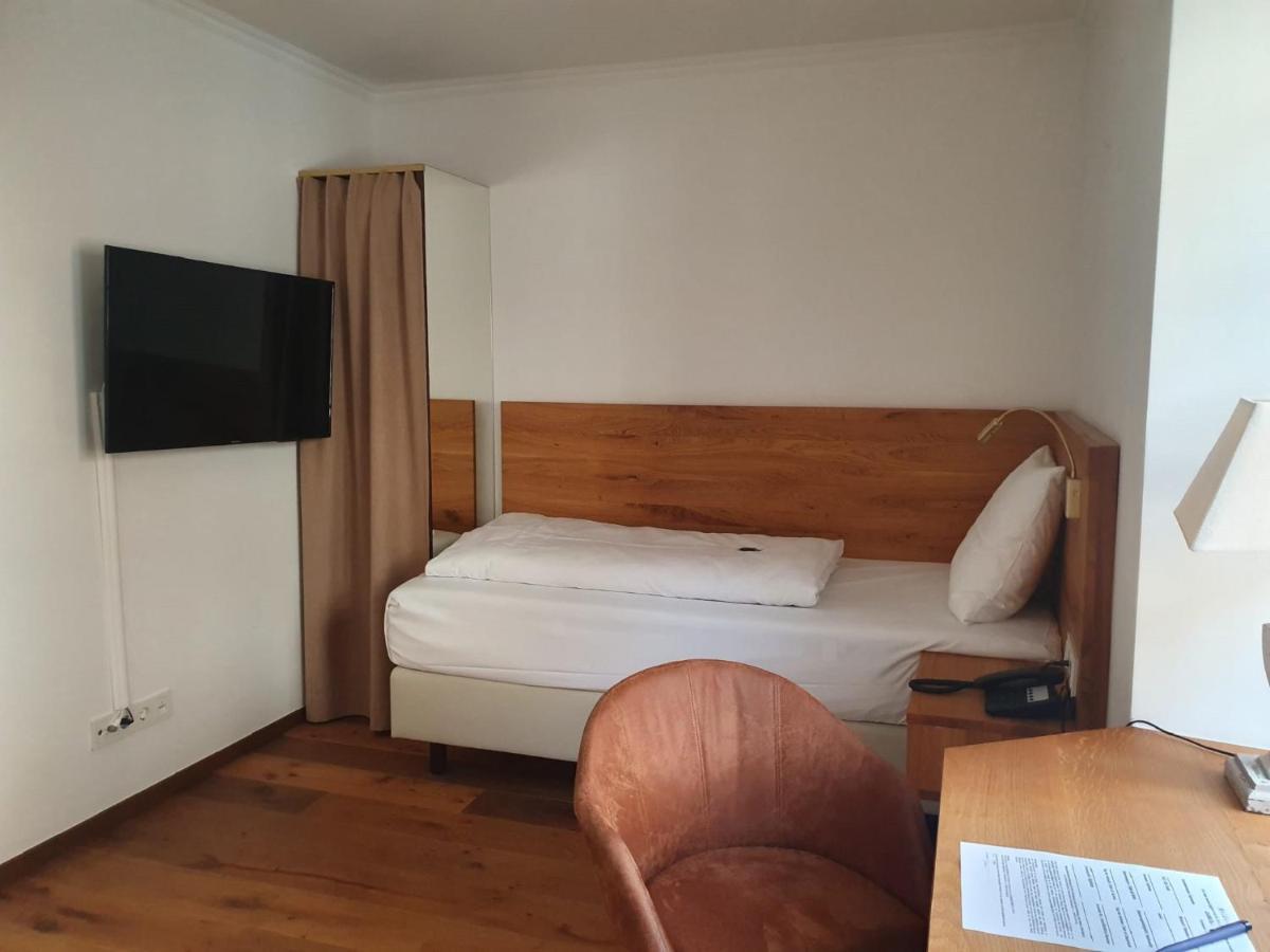Hotel Schierlinger Braeustueberl Экстерьер фото